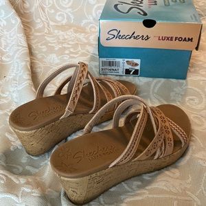 Skechers Lux Foam Sandals - New